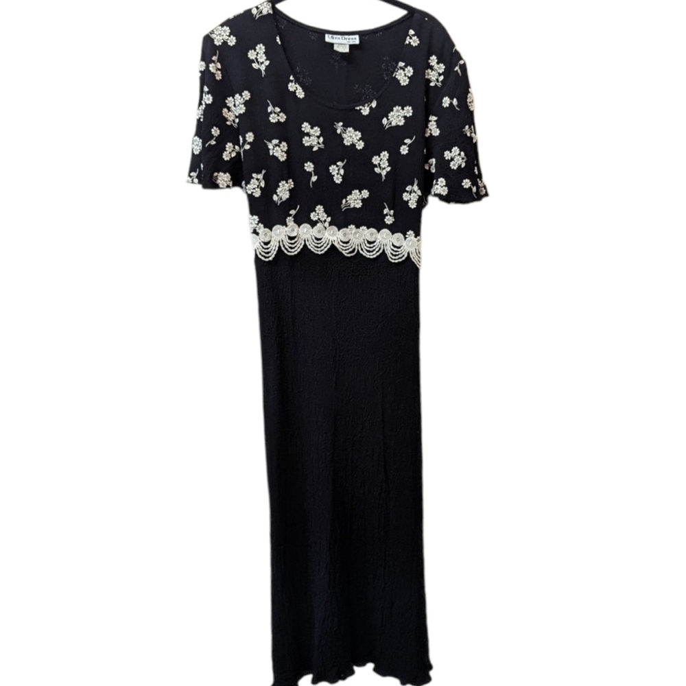 Vintage Ultra NY White Floral & Embroidery on Black Tie-Behind Plus Dress (18)